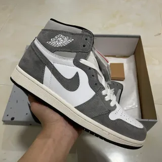 Air Jordan 1 白灰麂皮高帮篮球鞋