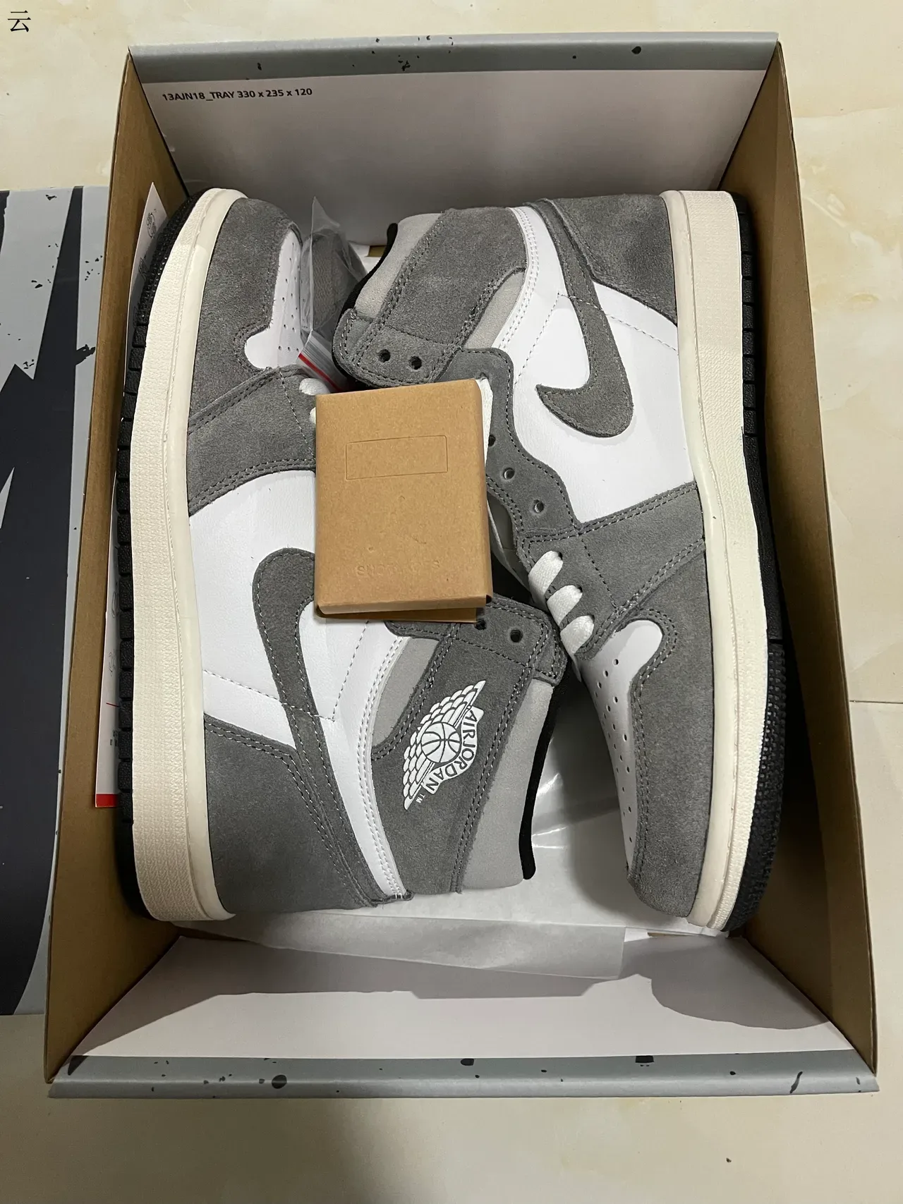 Air Jordan 1 Chaussures de Basket Hautes Blanc et Gris en Daim 8