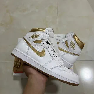 Air Jordan 1 Branco e Dourado Metálico Tênis de Basquete High-Top