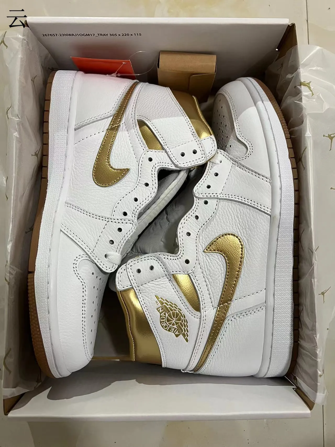 Air Jordan 1 Branco e Dourado Metálico Tênis de Basquete High-Top 9