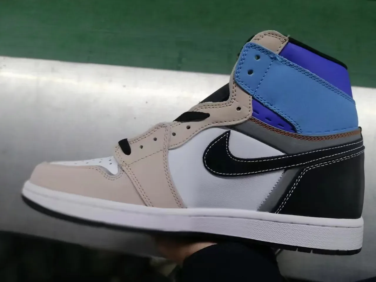 Air Jordan 1 Chaussures de Basketball en Cuir Multi-Panels Blanc Beige Hautes 2