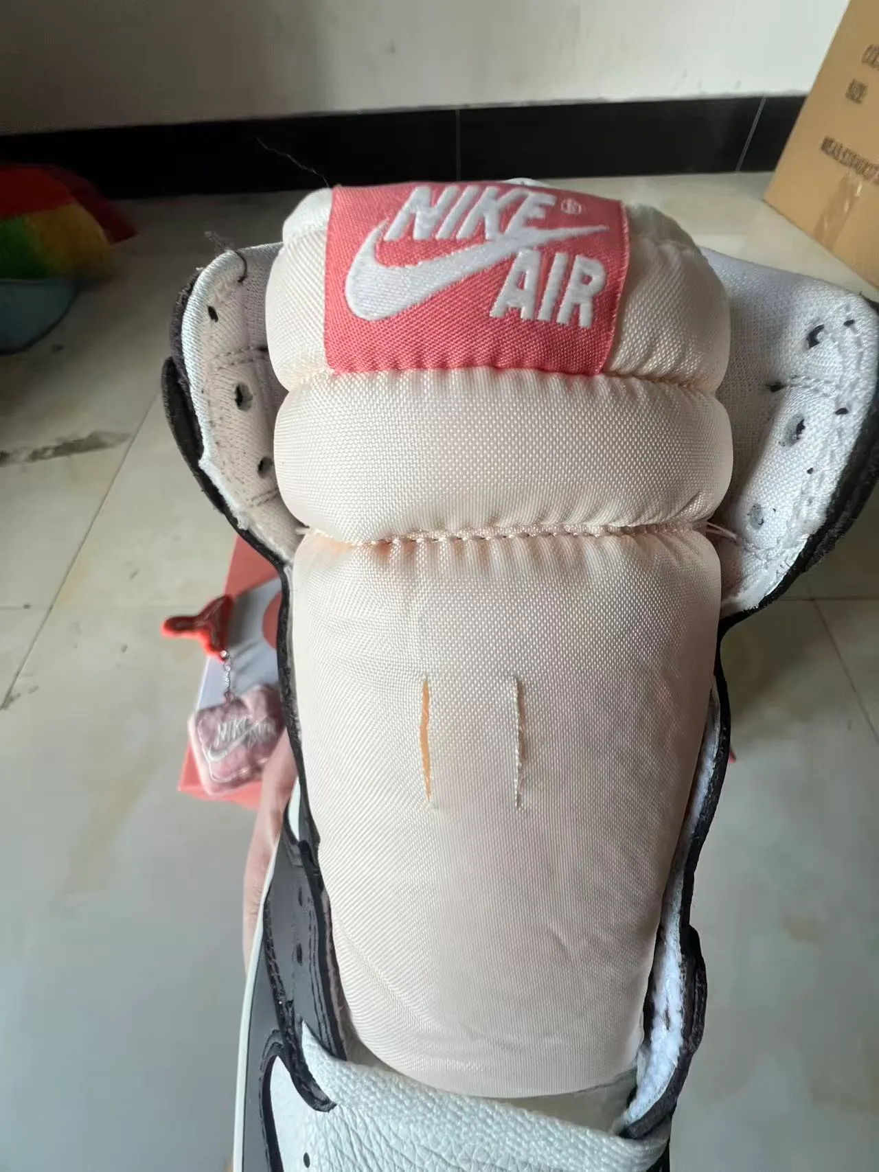 Zapatillas de baloncesto Air Jordan 1 de caña alta con parte superior de cuero blanco y negro 4