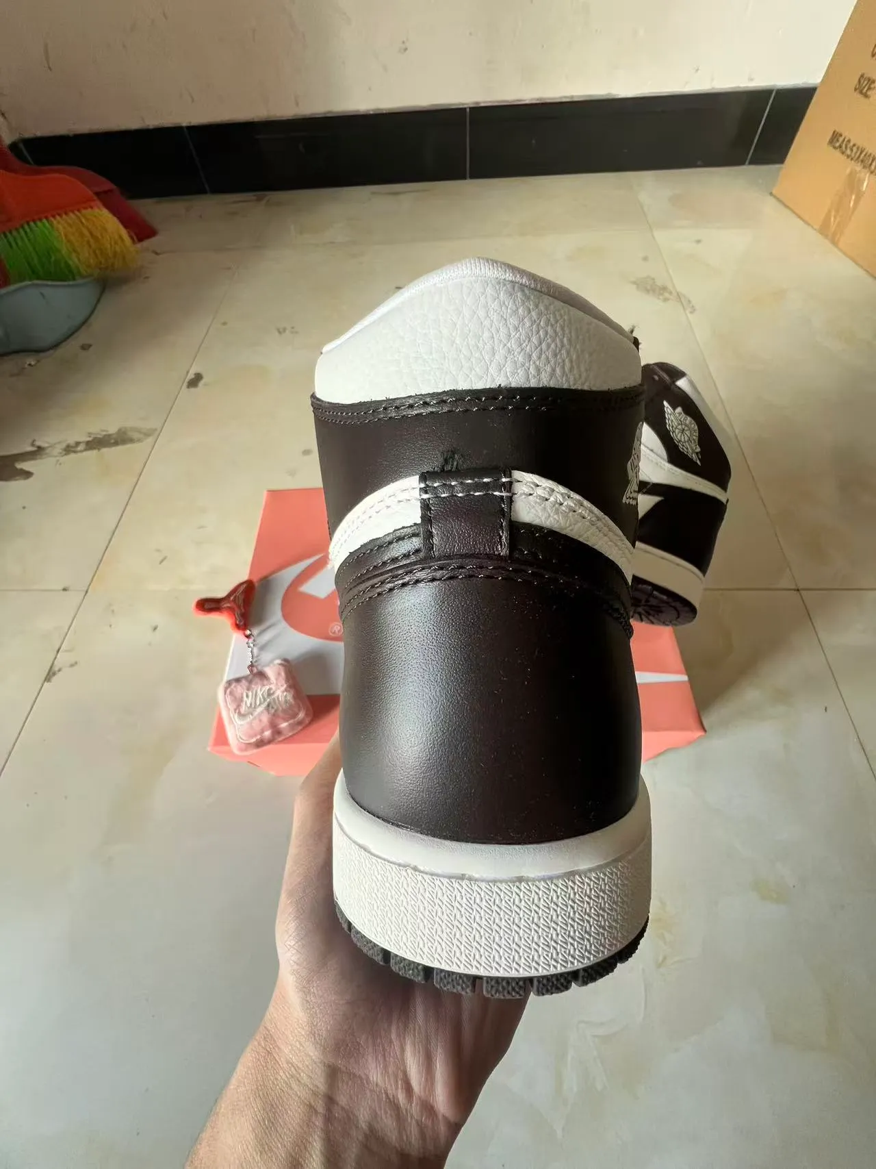 Zapatillas de baloncesto Air Jordan 1 de caña alta con parte superior de cuero blanco y negro 8