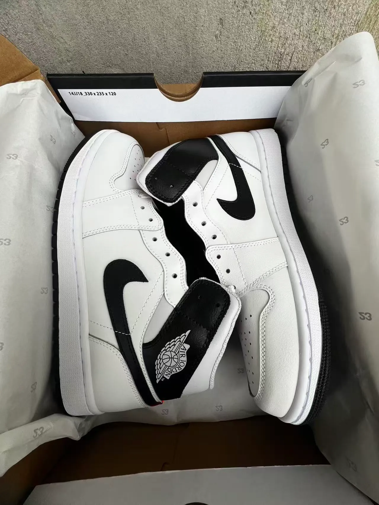Air Jordan 1 White Black Red Basketball Shoes 9