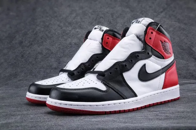 Air Jordan 1 White Red High-Top Leather-Paneled Basketball Shoes 7