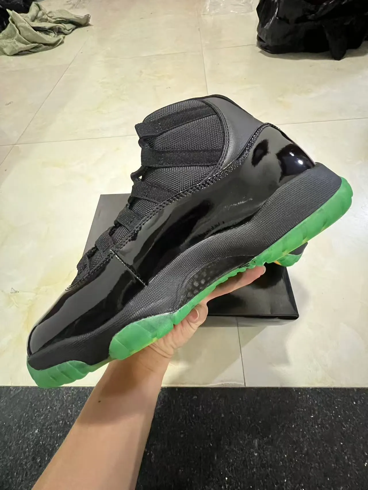 Tênis de basquete Air Jordan 11 preto verde dourado 5