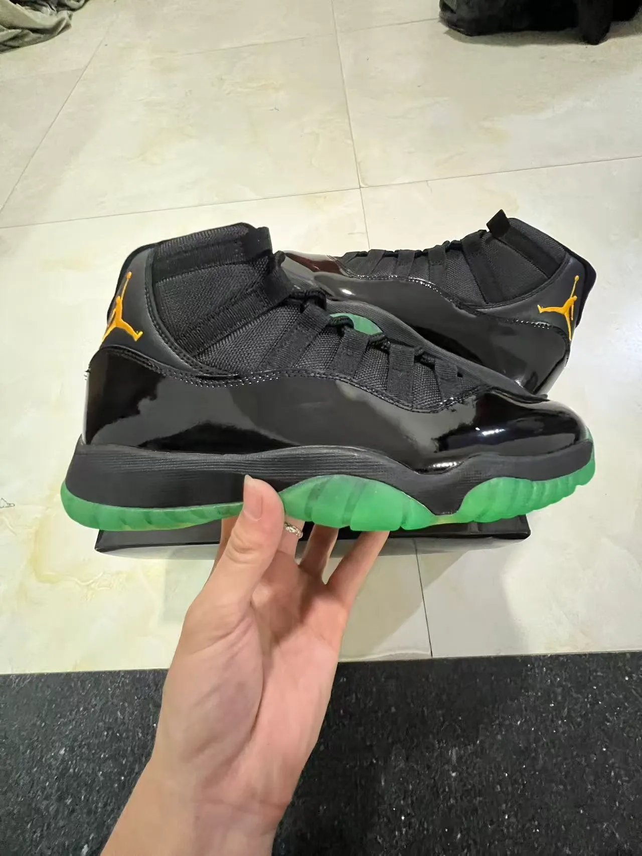 Tênis de basquete Air Jordan 11 preto verde dourado 7
