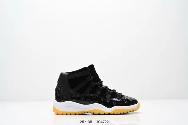 Tênis de basquete Air Jordan 11 em couro envernizado preto e goma 3