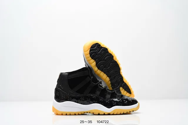 Tênis de basquete Air Jordan 11 em couro envernizado preto e goma 5