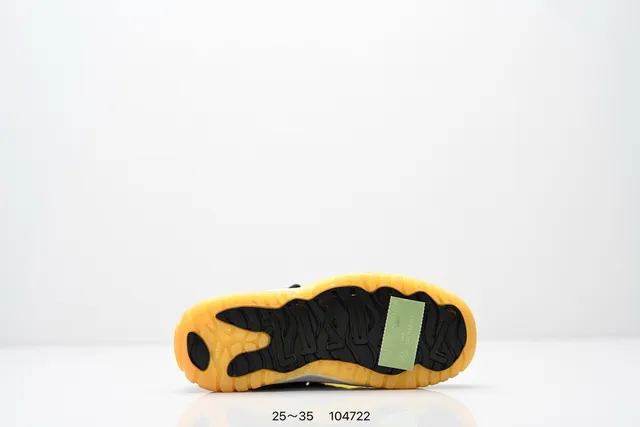 Tênis de basquete Air Jordan 11 em couro envernizado preto e goma 8