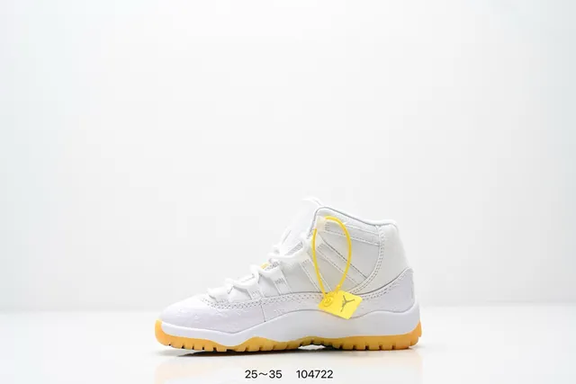 Tênis de basquete Air Jordan 11 em couro envernizado preto e goma 12