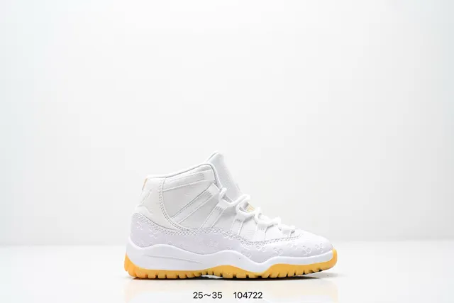 Tênis de basquete Air Jordan 11 em couro envernizado preto e goma 13