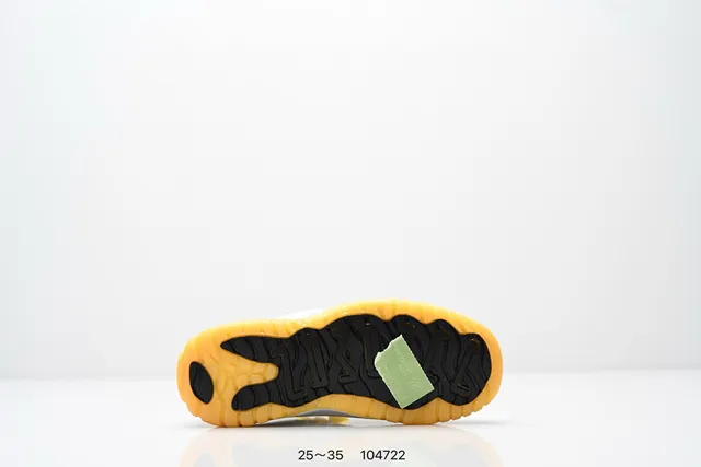 Tênis de basquete Air Jordan 11 em couro envernizado preto e goma 19