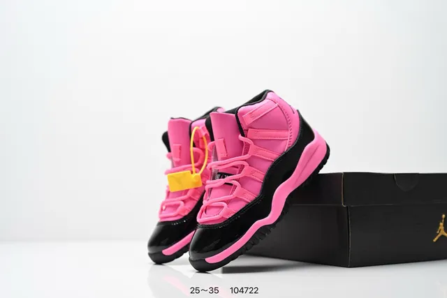 Tênis de basquete Air Jordan 11 em couro envernizado preto e goma 22
