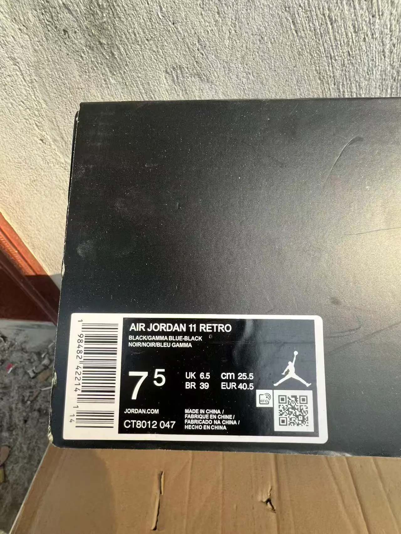 Chaussures de basketball Air Jordan 11 en cuir verni noir et turquoise 10