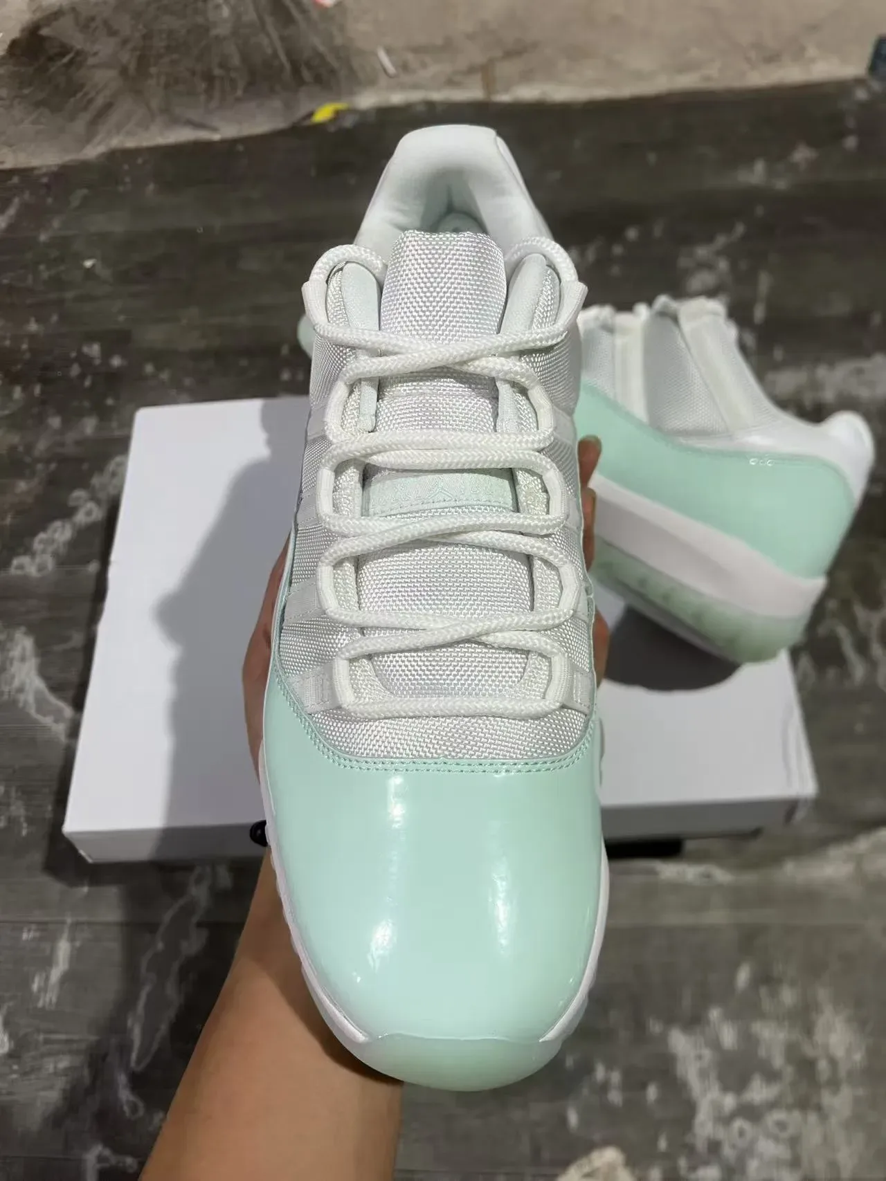Air Jordan 11 أخضر مينت جلد لامع أحذية كرة السلة 3