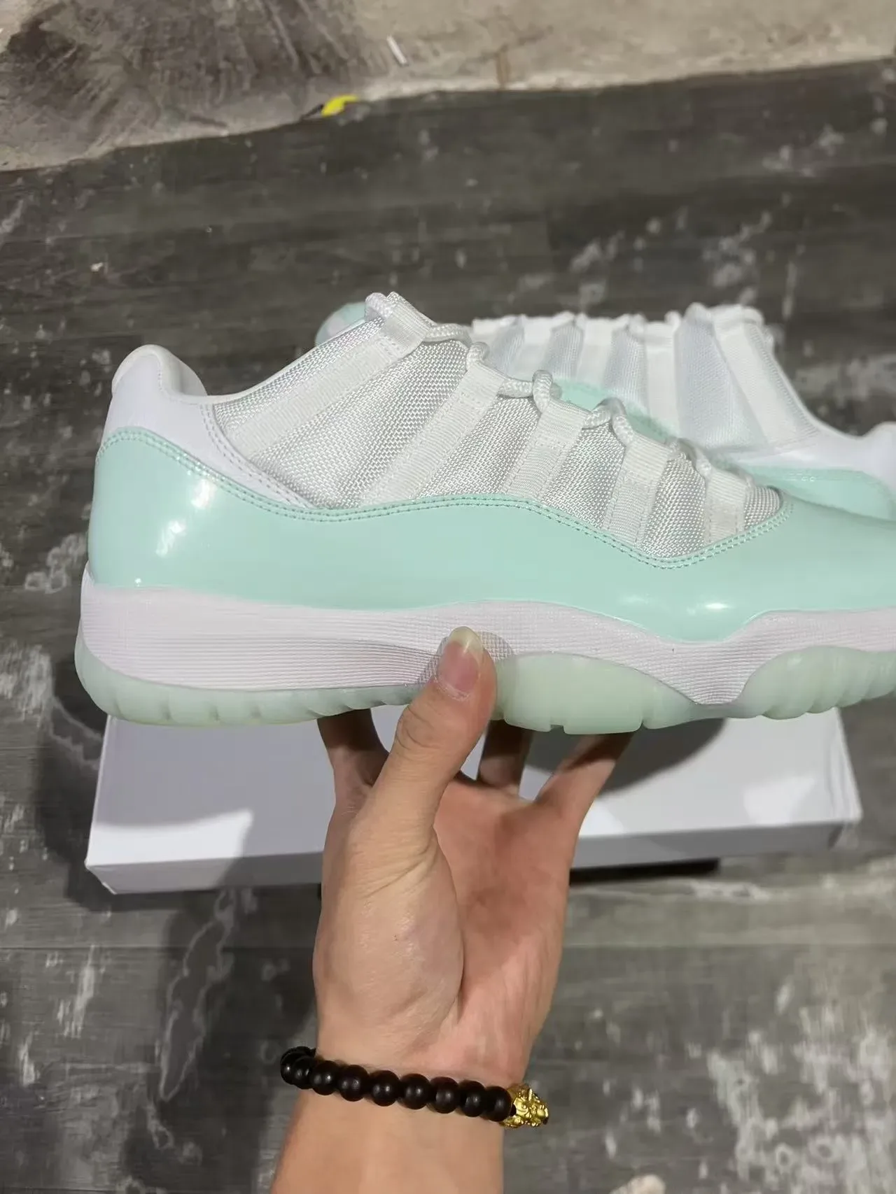 Air Jordan 11 أخضر مينت جلد لامع أحذية كرة السلة 7