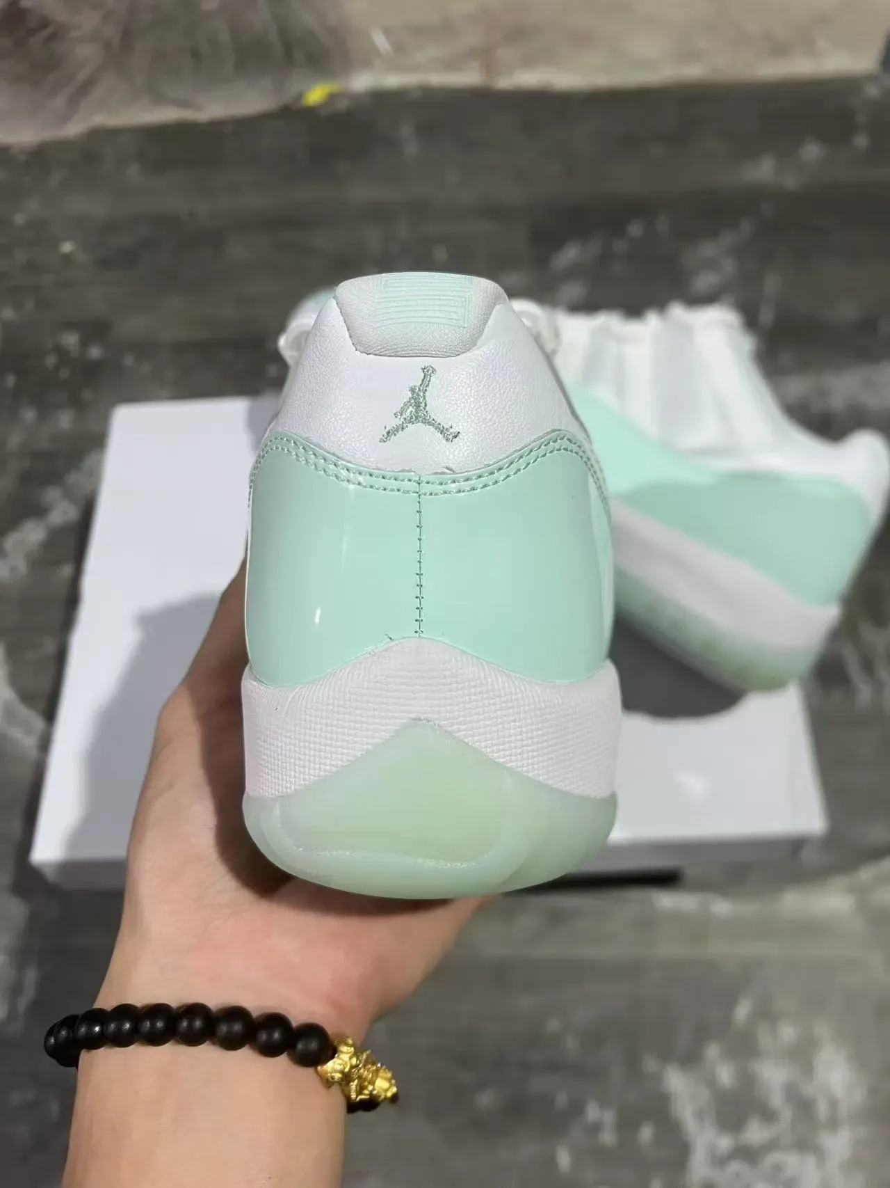 Air Jordan 11 أخضر مينت جلد لامع أحذية كرة السلة 8