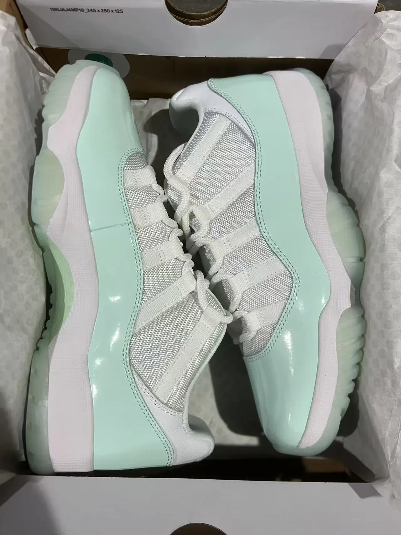Air Jordan 11 أخضر مينت جلد لامع أحذية كرة السلة 9
