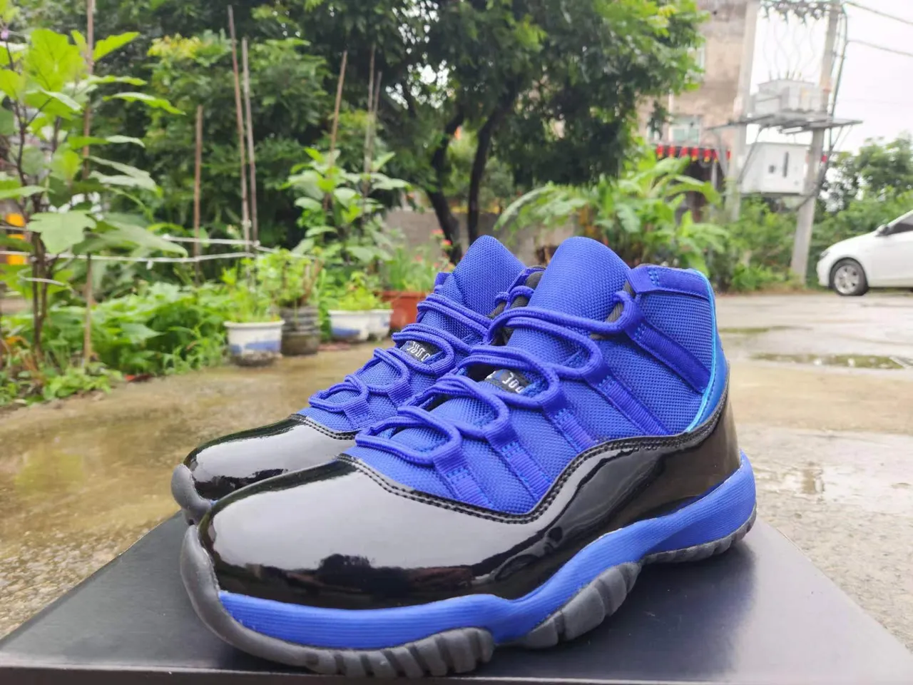 Air Jordan 11 Royal Blue and Black Patent Leather Basketball Shoes 2