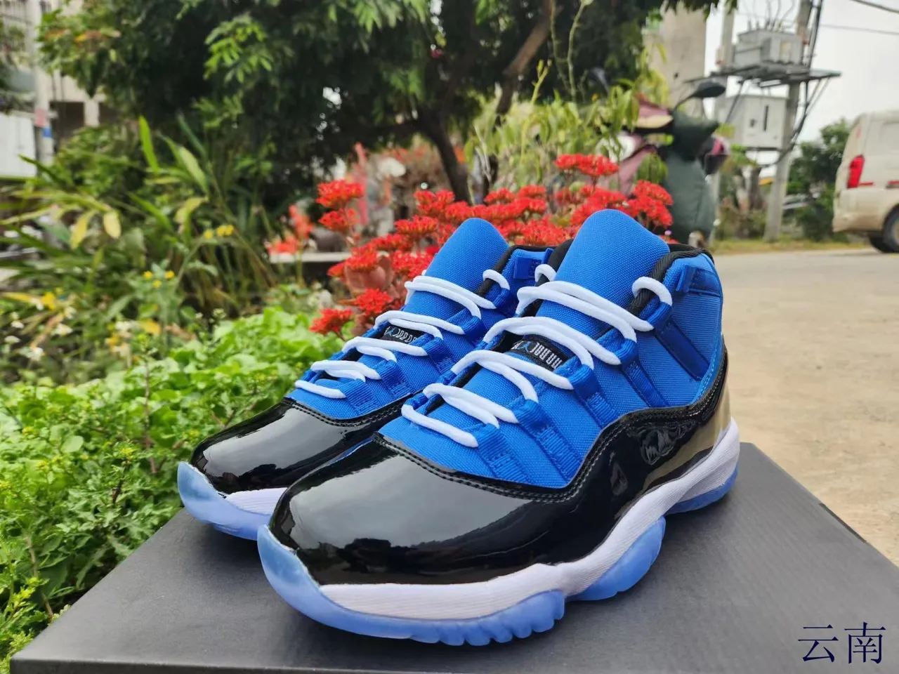 Air Jordan 11 Royal Blue Black Patent Leather Basketball Shoes 2