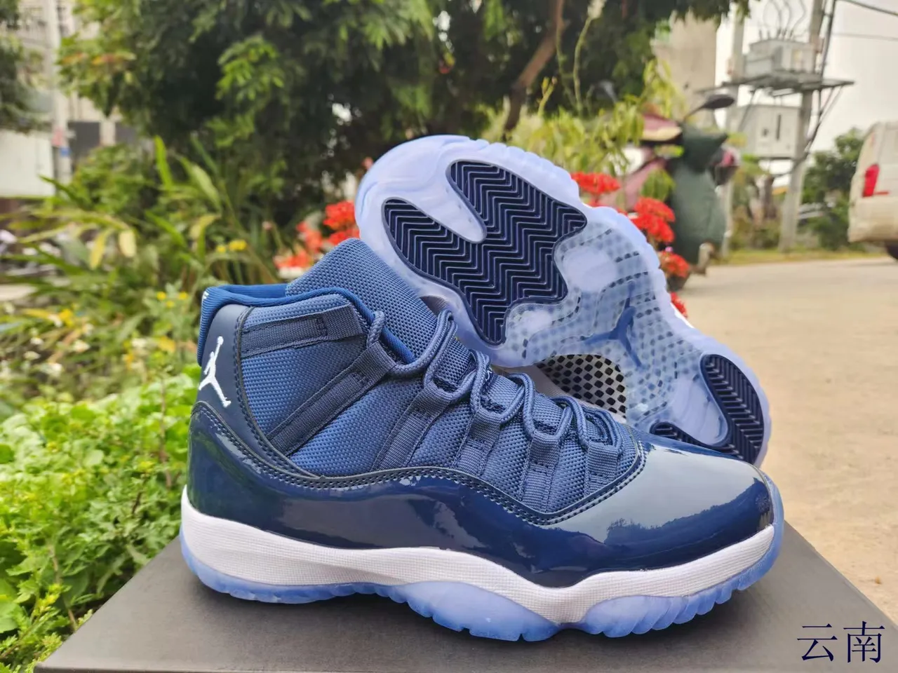Air Jordan 11 Royal Blue Black Patent Leather Basketball Shoes 4