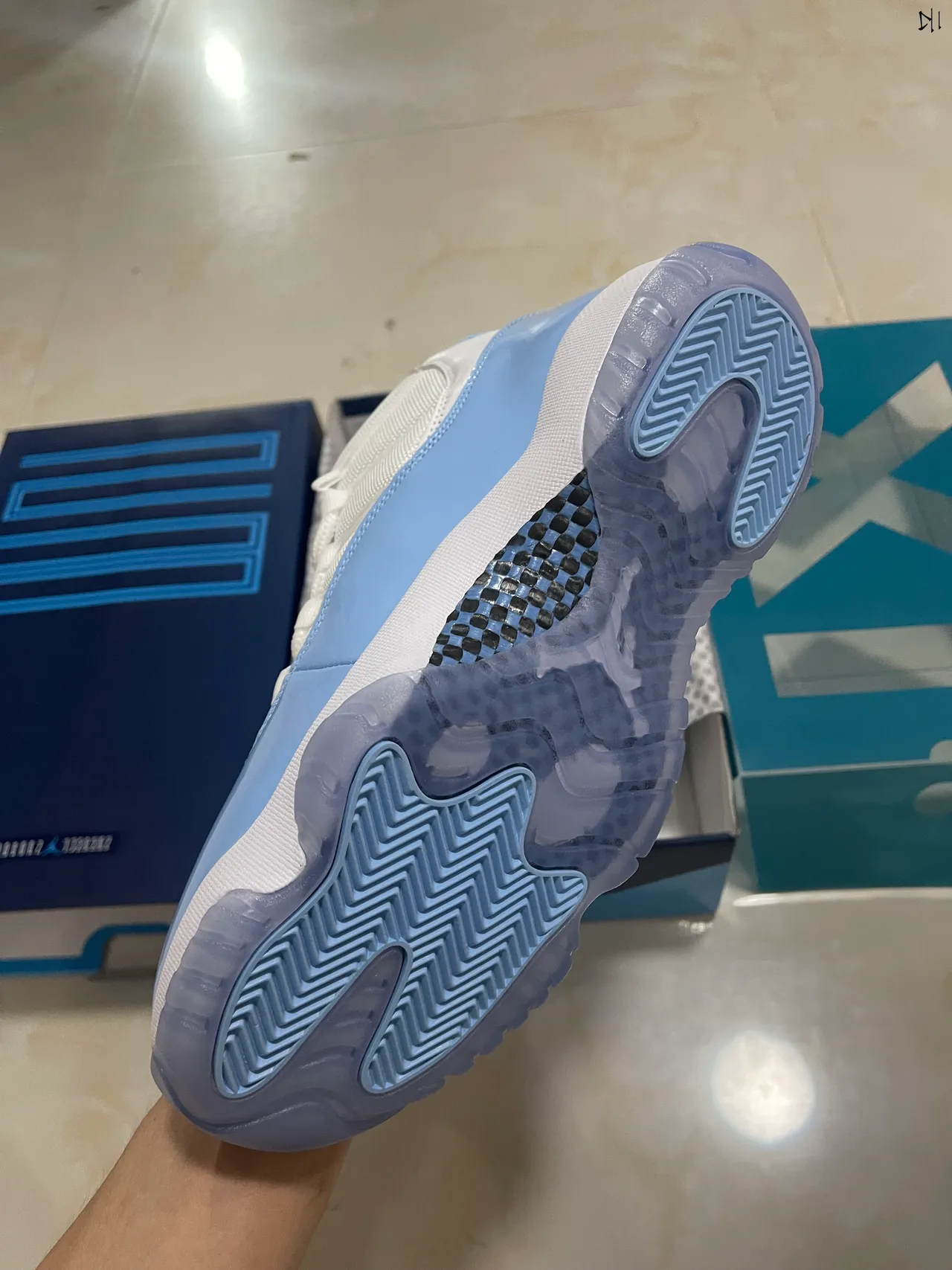 Air Jordan 11 White and Light Blue Patent Leather Basketball Shoes 4