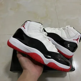 Air Jordan 11 白黑红篮球鞋