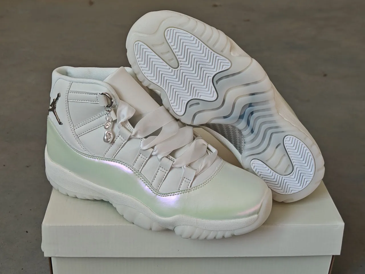 Air Jordan 11 White Iridescent Gradient Basketball Shoes 4