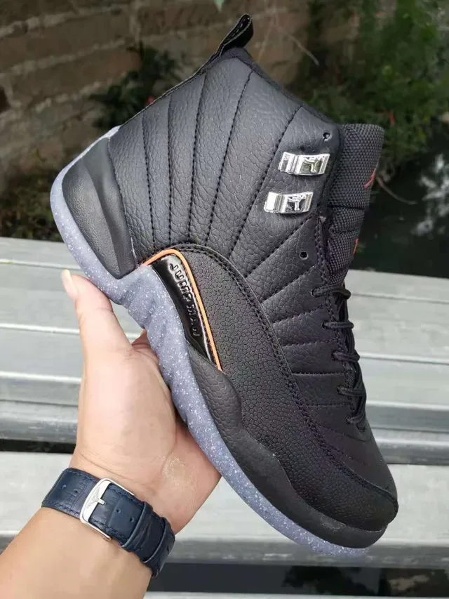 Air Jordan 12 Noir Orange Semelle Speckled Chaussures de Basketball 2