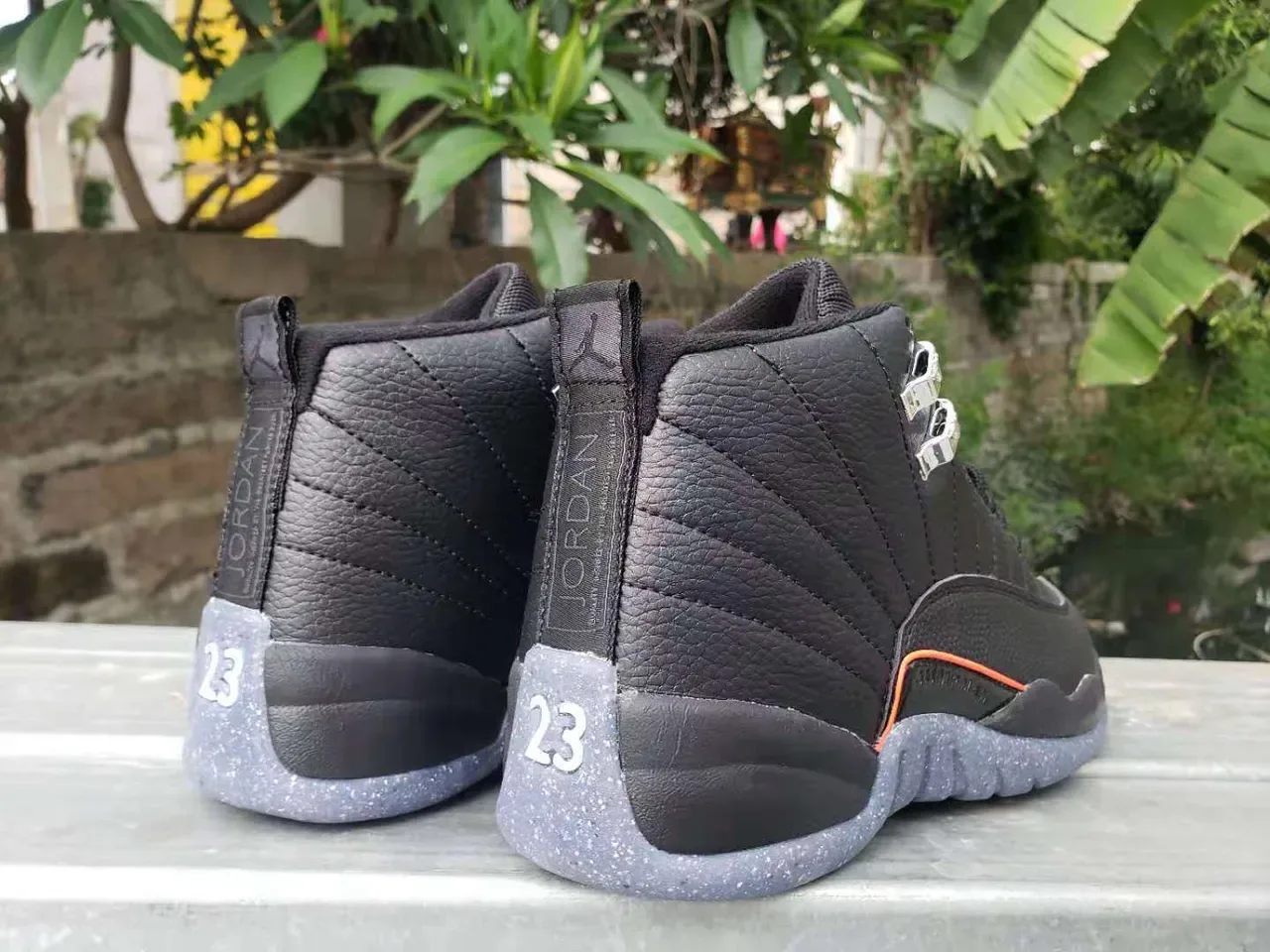 Air Jordan 12 Noir Orange Semelle Speckled Chaussures de Basketball 5