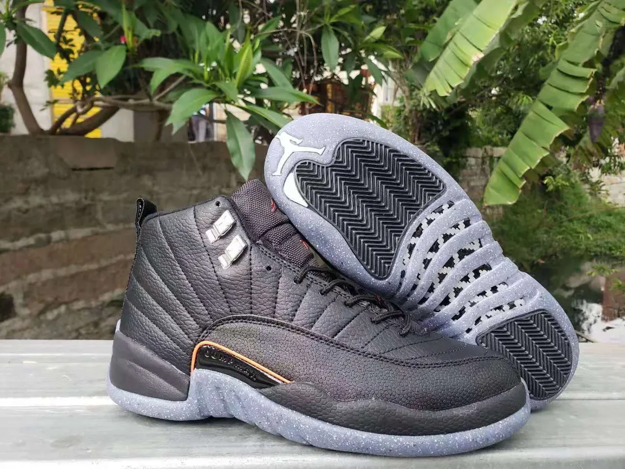 Air Jordan 12 Noir Orange Semelle Speckled Chaussures de Basketball 6