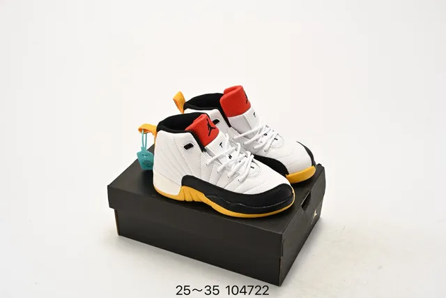 حذاء كرة السلة للأطفال Air Jordan 12 أسود وأصفر 4