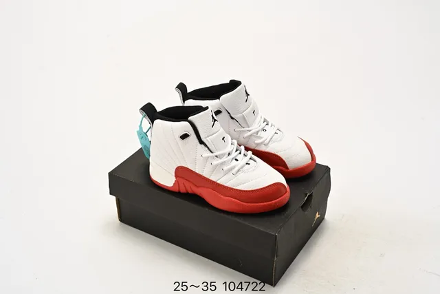 حذاء كرة السلة للأطفال Air Jordan 12 أسود وأصفر 6