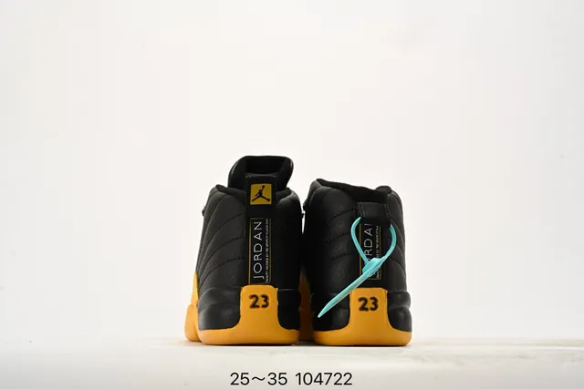 حذاء كرة السلة للأطفال Air Jordan 12 أسود وأصفر 11