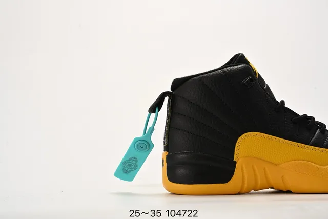 حذاء كرة السلة للأطفال Air Jordan 12 أسود وأصفر 12