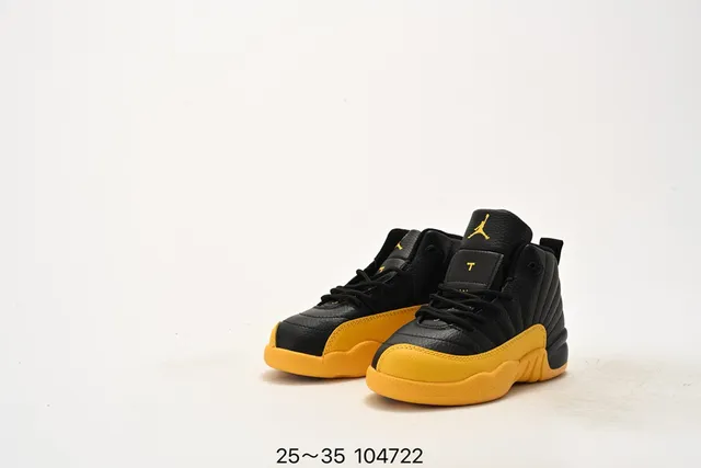 حذاء كرة السلة للأطفال Air Jordan 12 أسود وأصفر 15