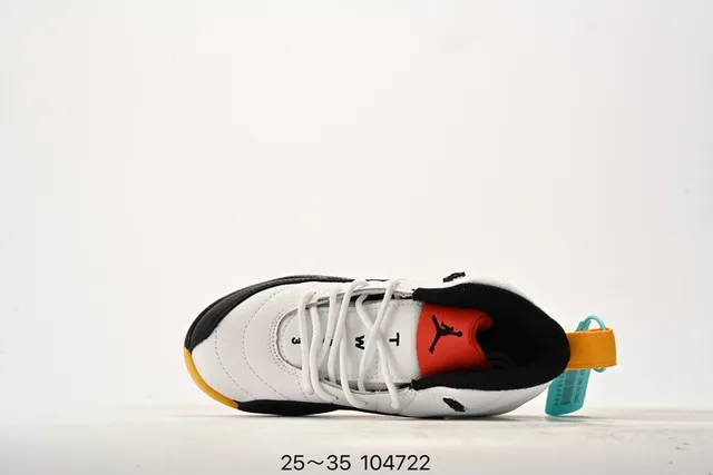 حذاء كرة السلة للأطفال Air Jordan 12 أسود وأصفر 19