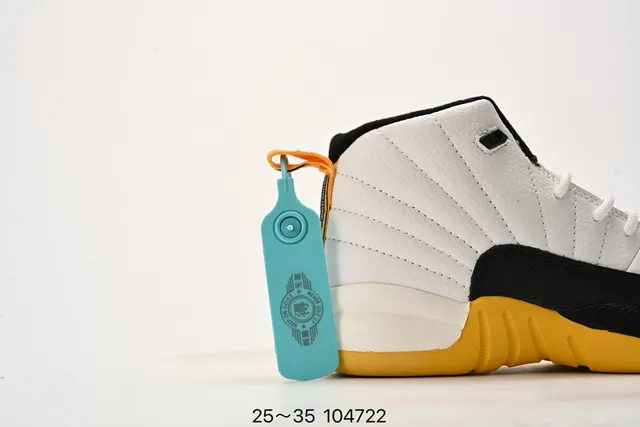 حذاء كرة السلة للأطفال Air Jordan 12 أسود وأصفر 20