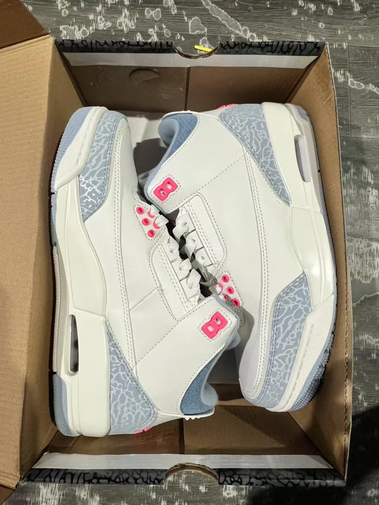 Tênis de basquete Air Jordan 3 com estampa de elefante branco, azul-claro e rosa 8
