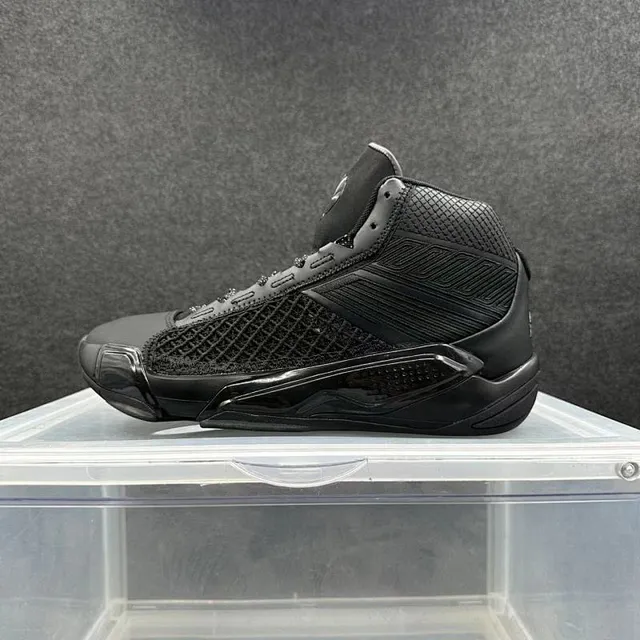 Chaussures de basketball à silhouette montante Air Jordan 38 noir monochrome 2