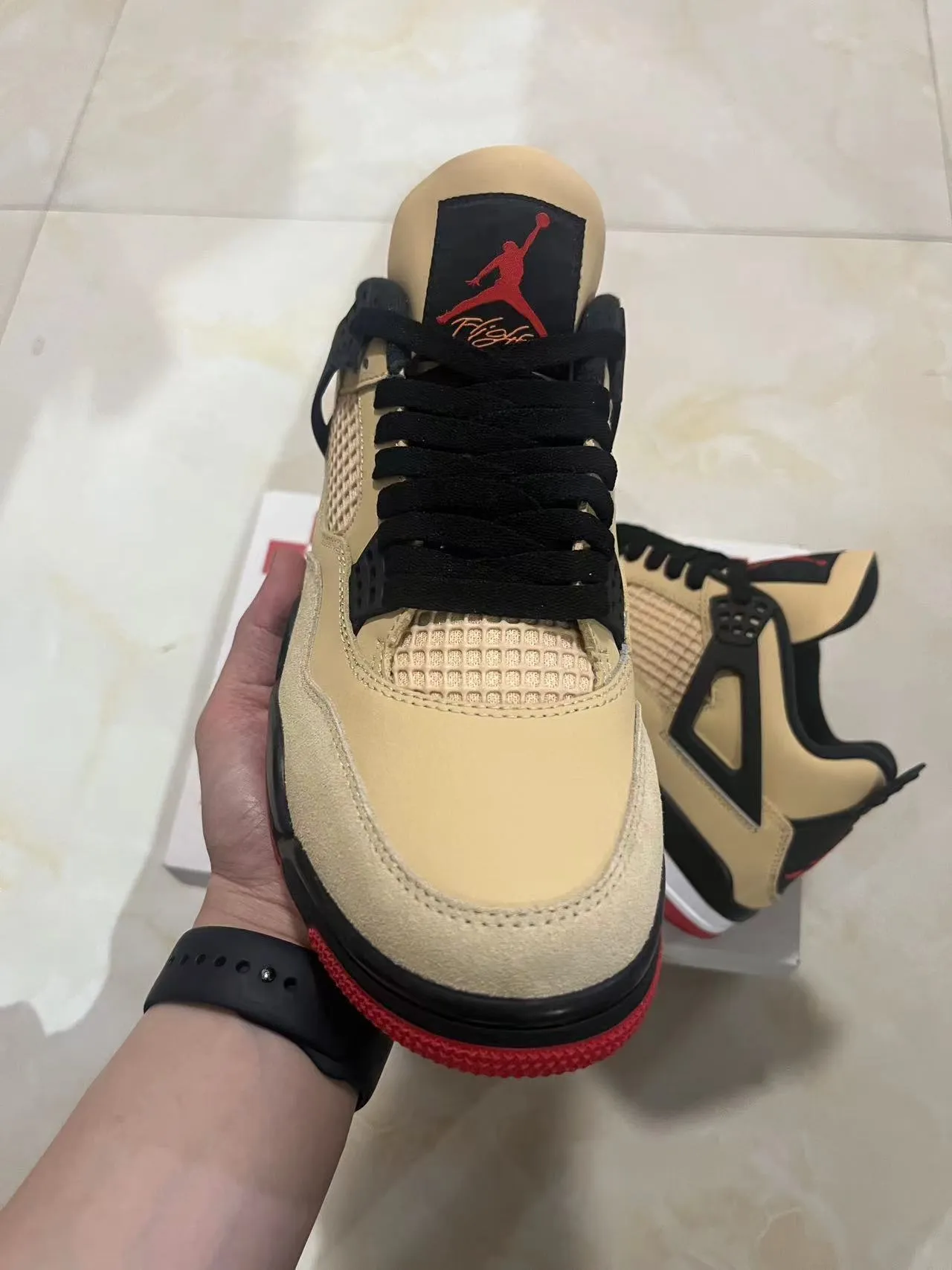Tênis de basquete Air Jordan 4 bege preto vermelho 3
