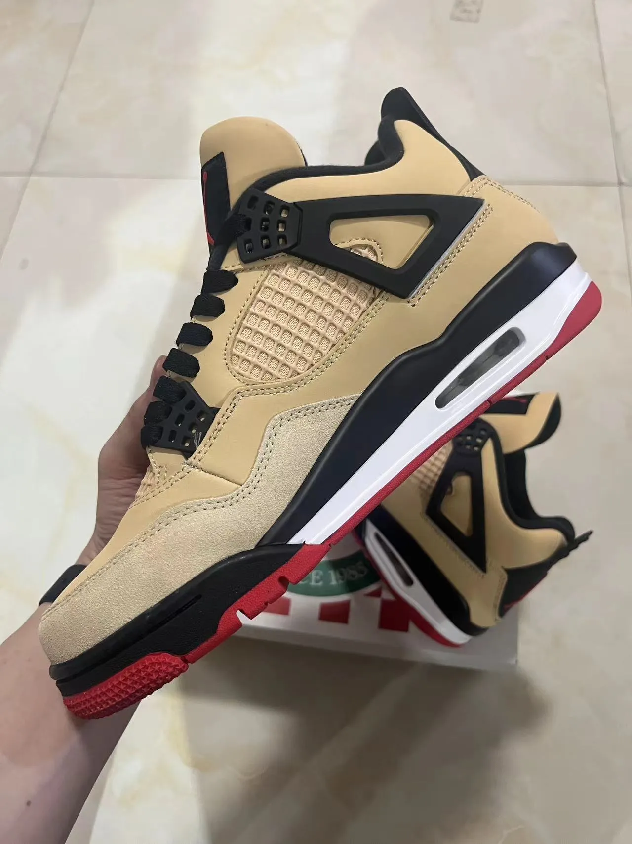 Tênis de basquete Air Jordan 4 bege preto vermelho 5
