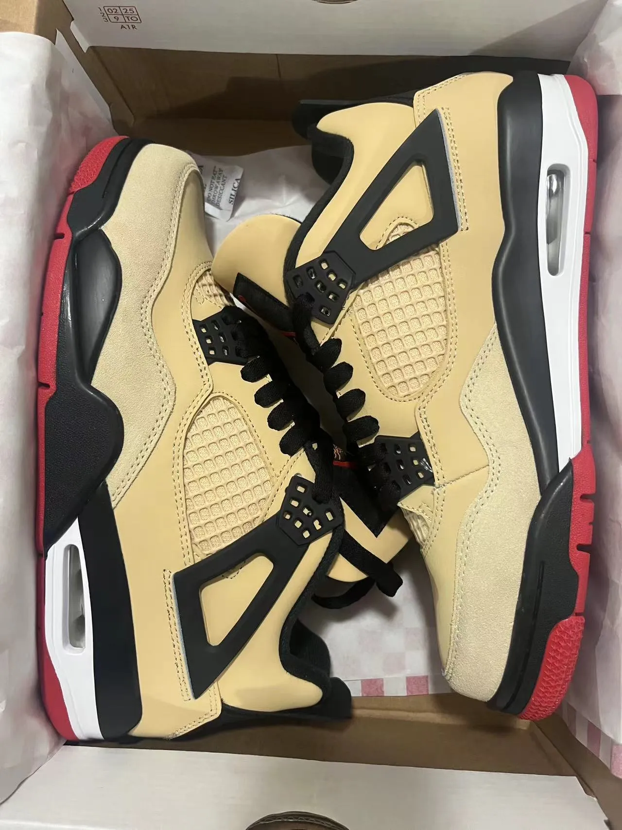 Tênis de basquete Air Jordan 4 bege preto vermelho 9