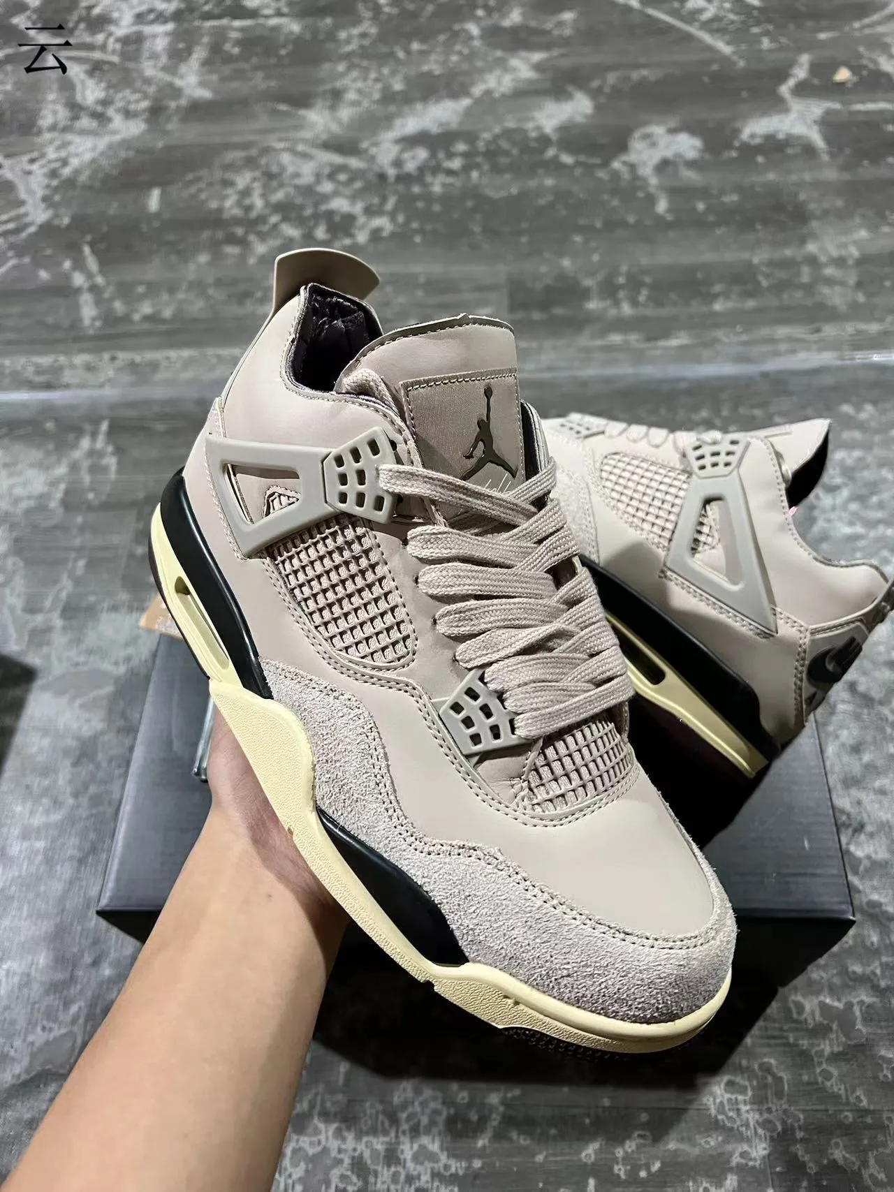 Zapatillas de baloncesto Air Jordan 4 beige crema negro 2