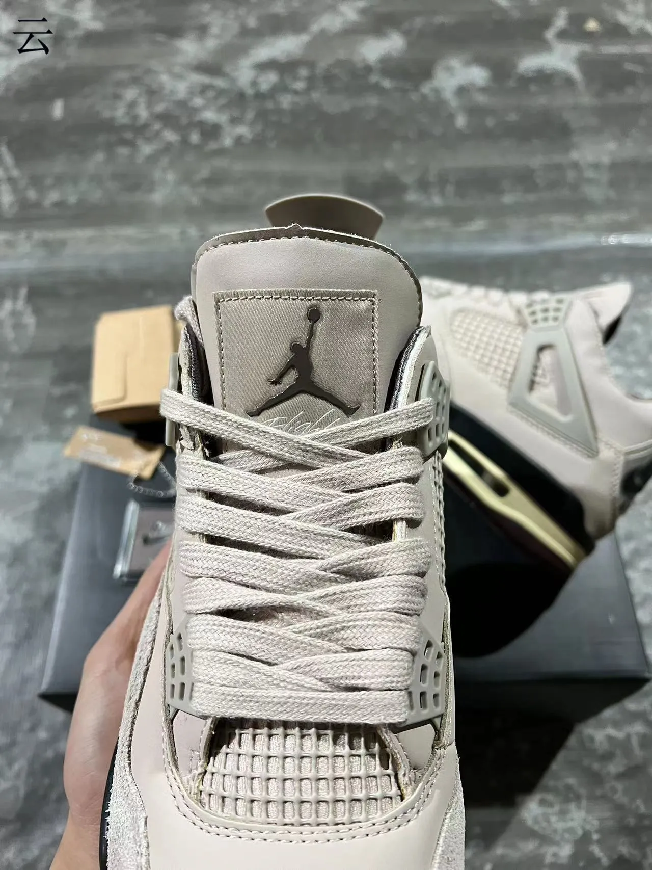 Zapatillas de baloncesto Air Jordan 4 beige crema negro 4