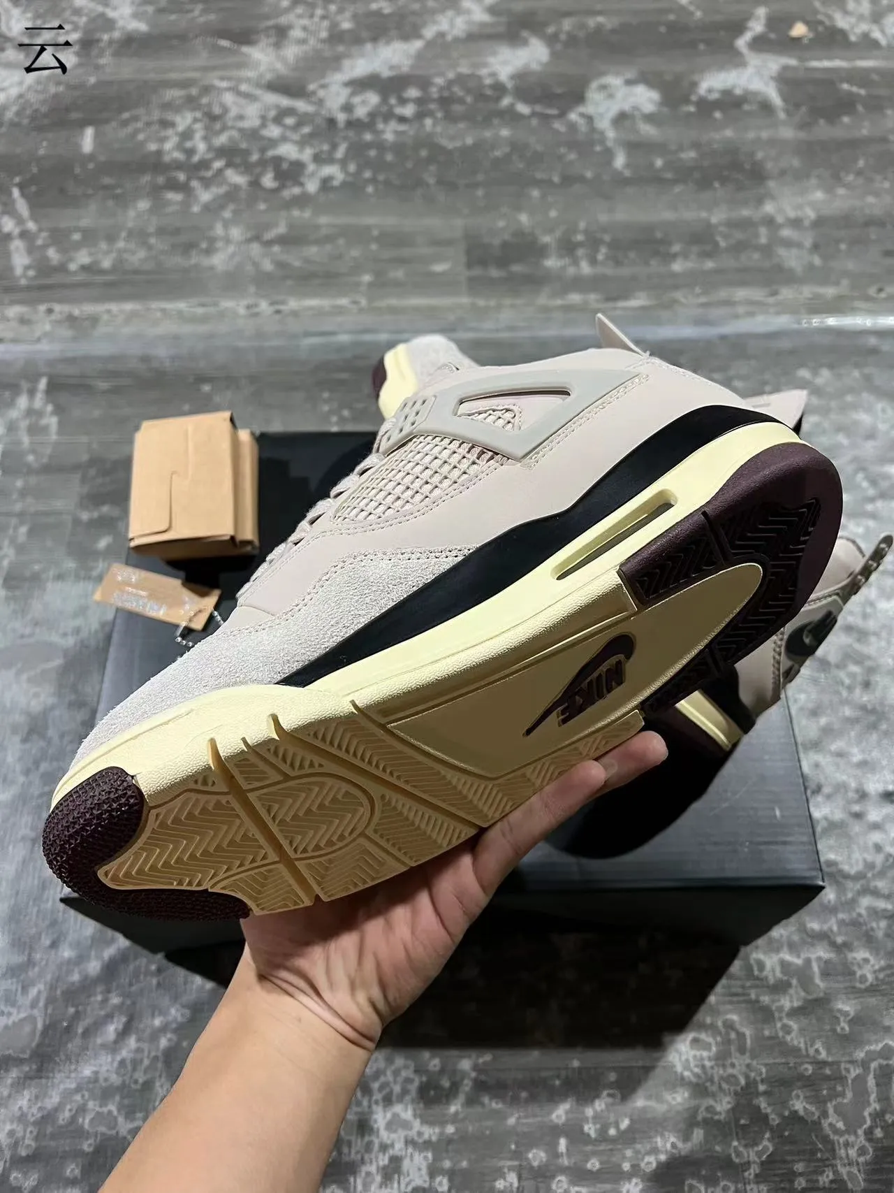 Zapatillas de baloncesto Air Jordan 4 beige crema negro 6