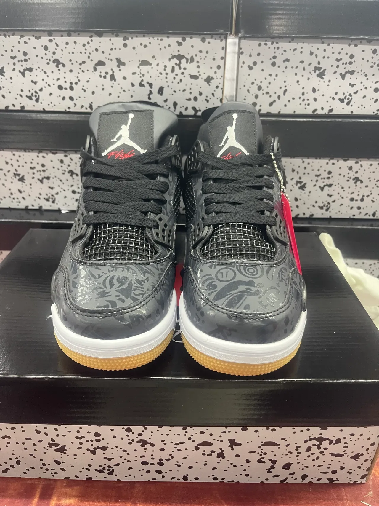 Air Jordan 4 Tênis de Basquete Preto Branco Alto Couro Patentado Brilhante 3