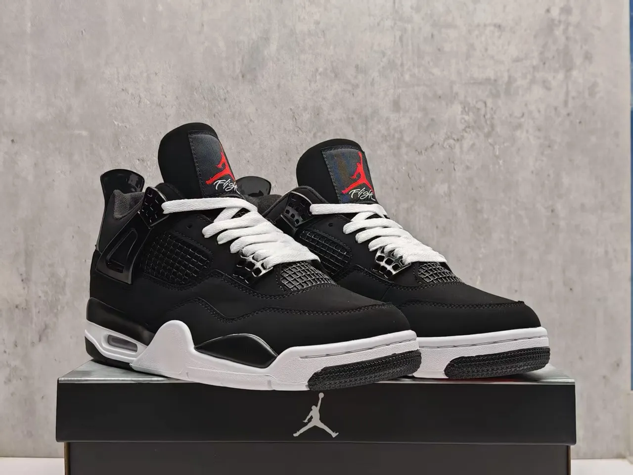 Chaussures de basketball Air Jordan 4 noir blanc rouge 3