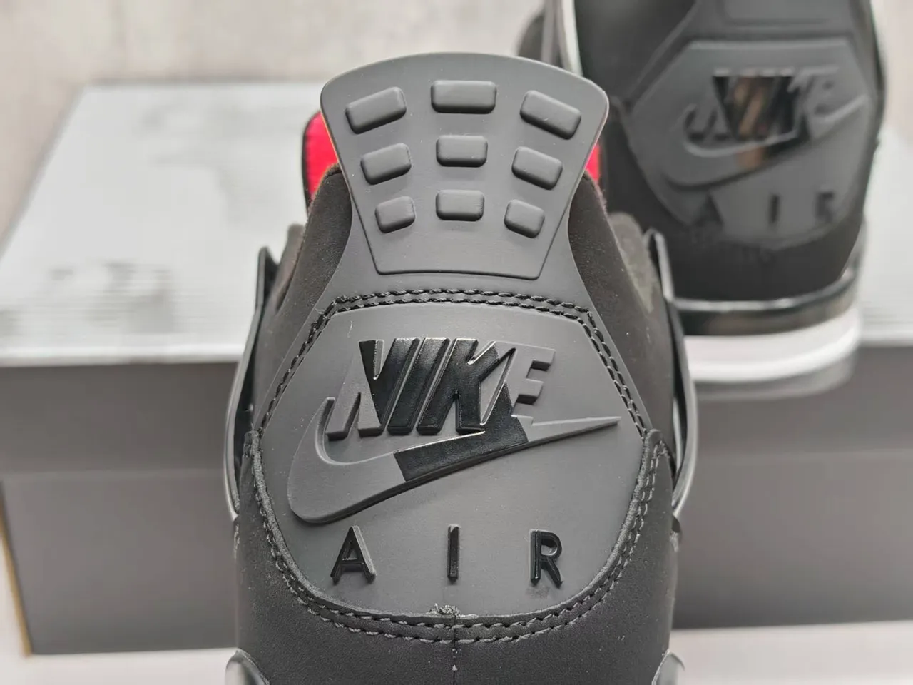 Chaussures de basketball Air Jordan 4 noir blanc rouge 7